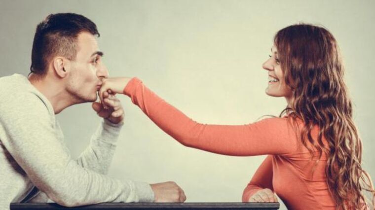 mees hoolitseb tüdruku eest ja mõtleb peenise suurendamisele