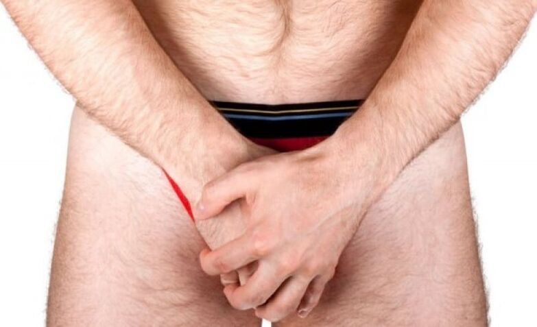 mees teeb peenise massaaži paksuse suurendamiseks